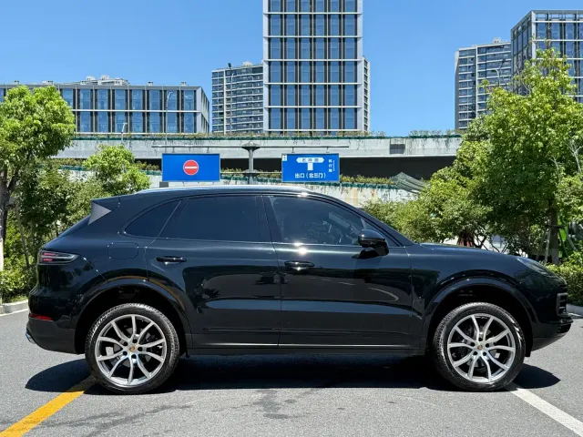 Porsche Cayenne — Фото автомобиля 4
