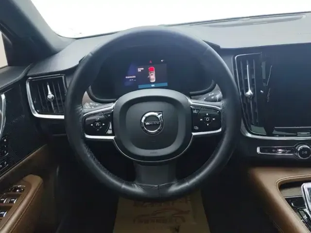 Volvo S90 — Фото автомобиля 15