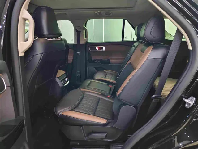 Ford Explorer — Фото автомобиля 5