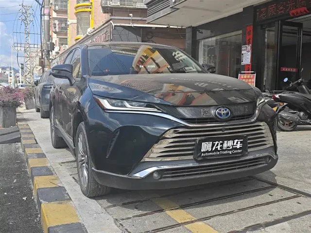 Toyota Harrier — Фото автомобиля 3