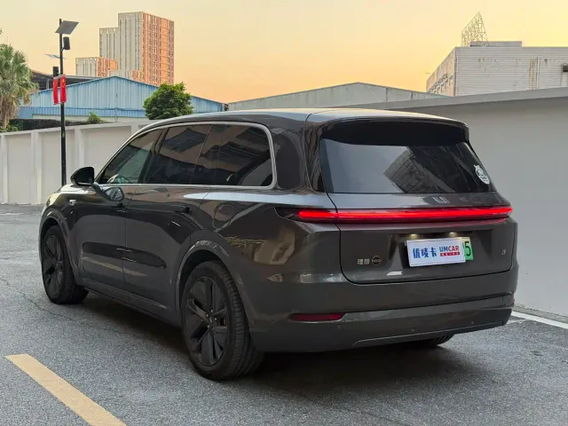 Li Auto L9 — Фото автомобиля 4