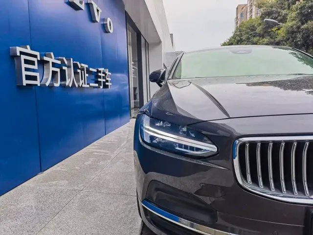 Volvo S90 — Фото автомобиля 3
