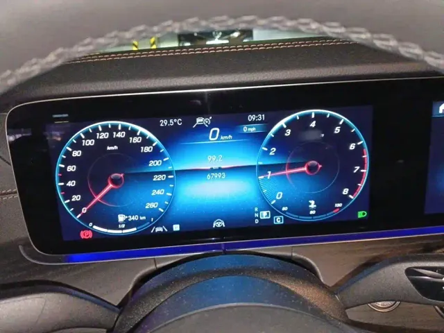 Mercedes-Benz E-Class — Фото автомобиля 3