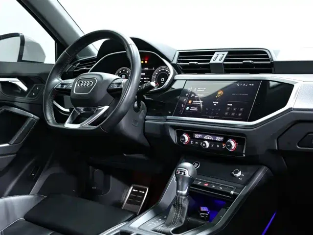 Audi Q3 — Фото автомобиля 11