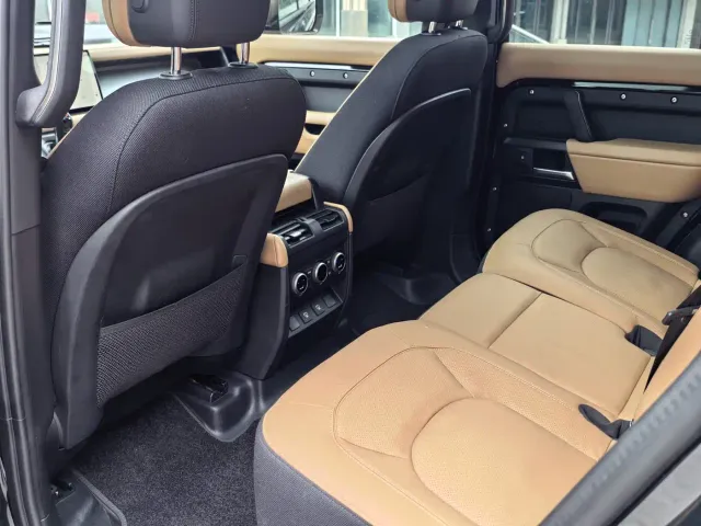 Land Rover Defender — Фото автомобиля 17