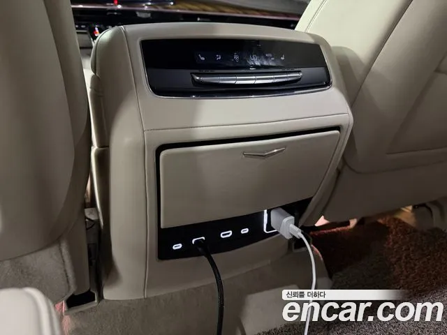 Cadillac Escalade Generation 5 — Фото автомобиля 17