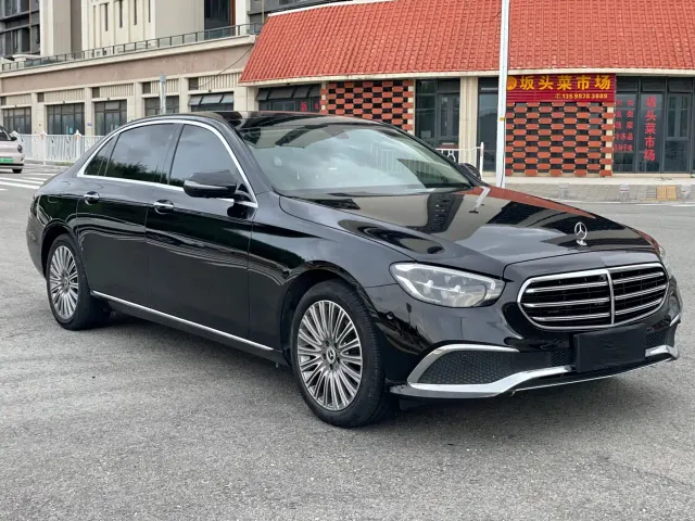 Mercedes-Benz E-Class — Фото автомобиля 3