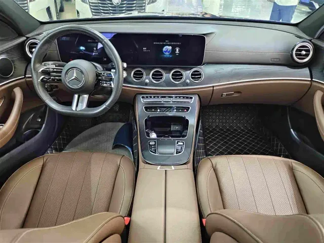 Mercedes-Benz E-Class — Фото автомобиля 4