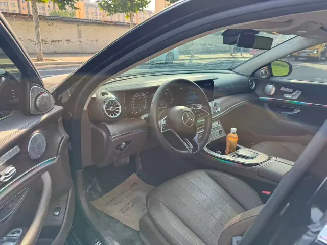 Mercedes-Benz E-Class — Фото автомобиля 4