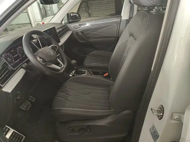 Volkswagen Tiguan L — Фото автомобиля 14