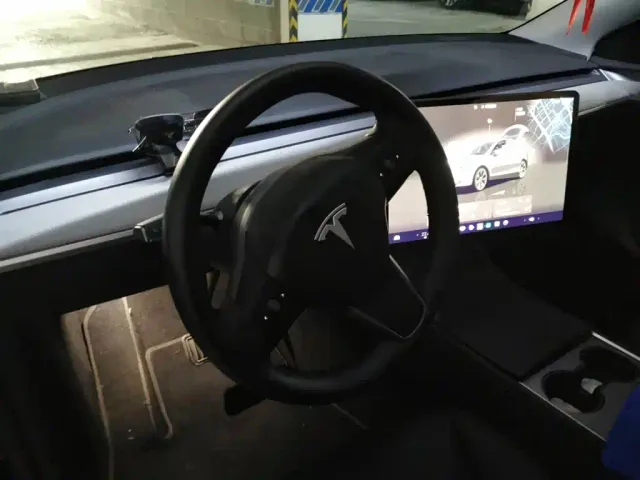Tesla Model Y — Фото автомобиля 2