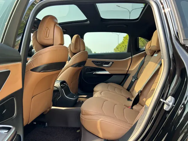 Mercedes-Benz E-Class — Фото автомобиля 7