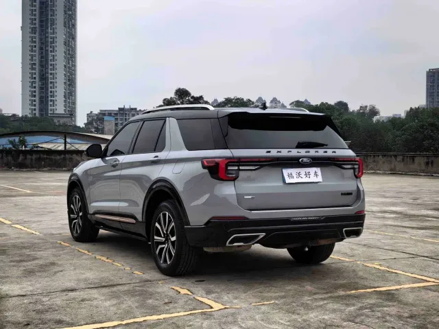 Ford Explorer — Фото автомобиля 7
