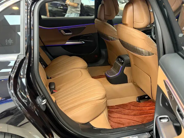 Mercedes-Benz E-Class — Фото автомобиля 14