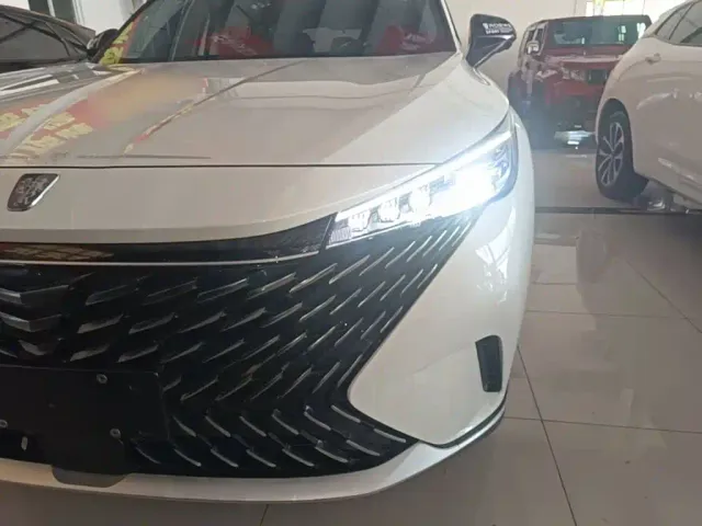 Roewe RX5 — Фото автомобиля 23