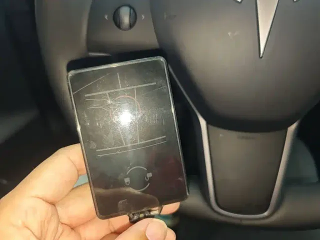 Tesla Model Y — Фото автомобиля 8