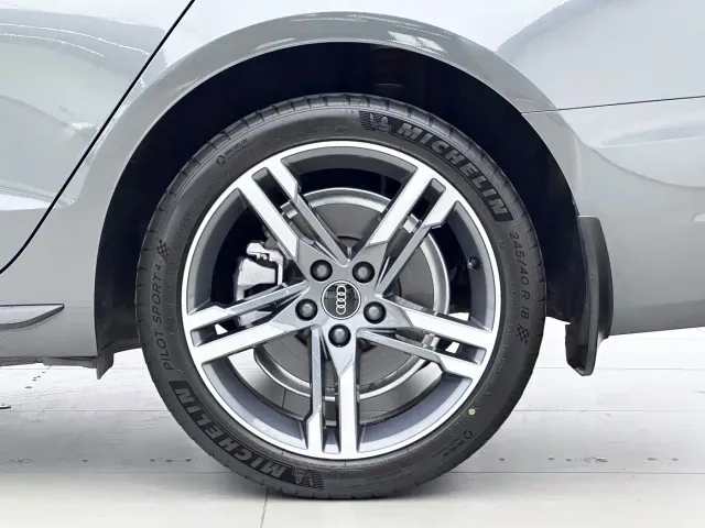 Audi A4L — Фото автомобиля 11