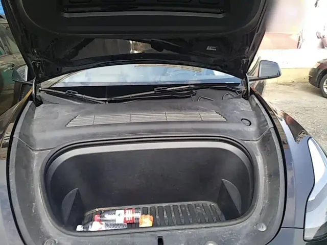 Tesla Model Y — Фото автомобиля 19