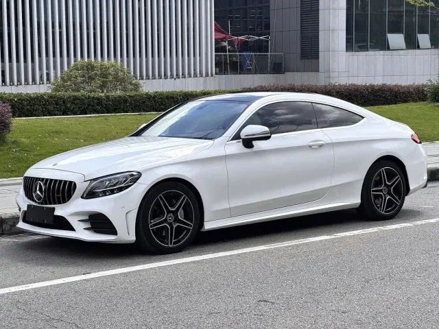 Фотография автомобиля — Mercedes-Benz C-Class