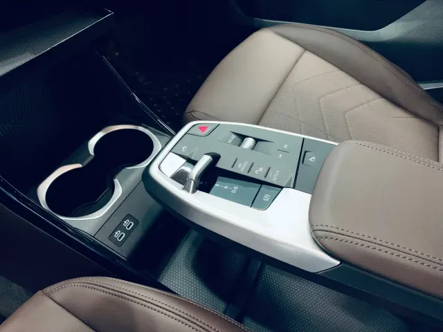 BMW iX1 — Фото автомобиля 6