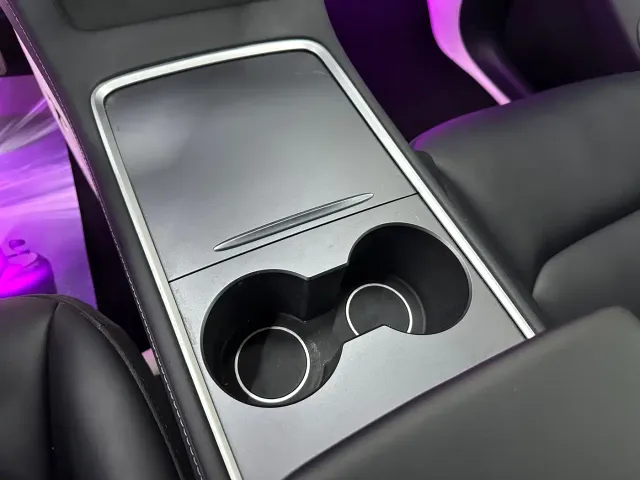 Tesla Model Y — Фото автомобиля 11