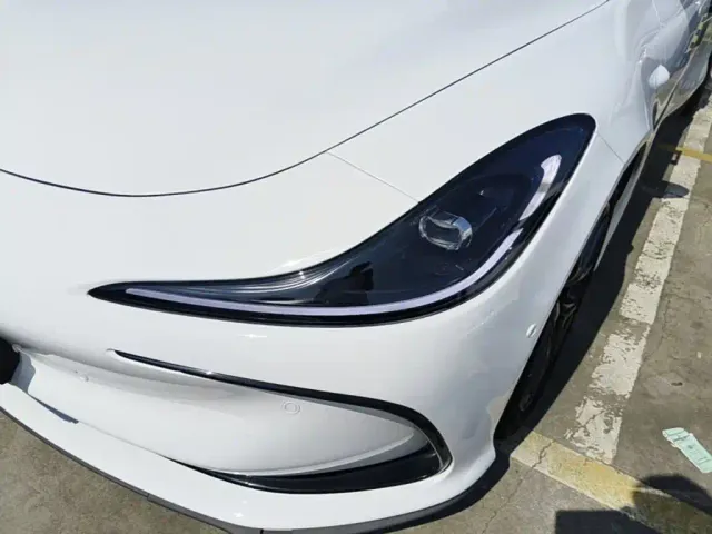 IM Motors L6 — Фото автомобиля 23