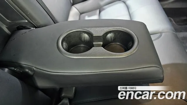 Tesla Model 3 — Фото автомобиля 27