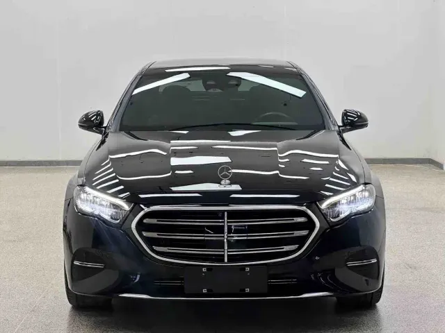 Mercedes-Benz E-Class — Фото автомобиля 2