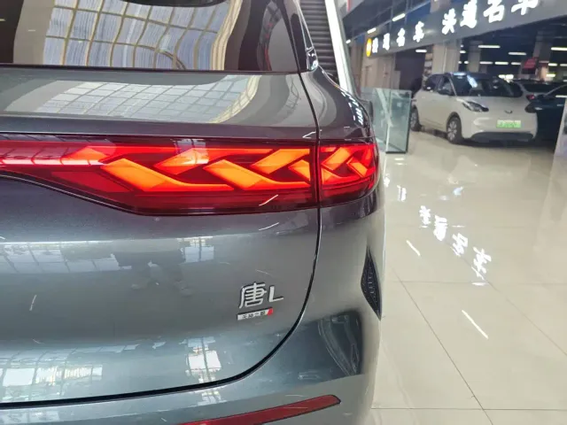 BYD Tang L — Фото автомобиля 26