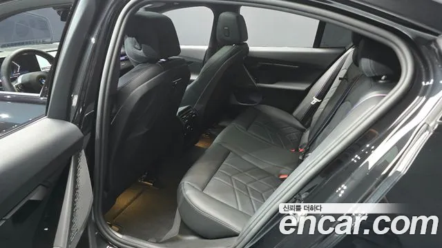 BMW 5 Series G60 — Фото автомобиля 12