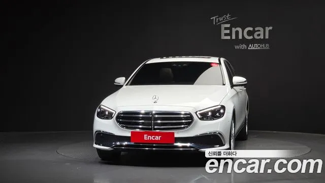 Mercedes-Benz E-Class — Фото автомобиля 2