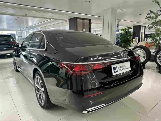 Mercedes-Benz E-Class — Фото автомобиля 20