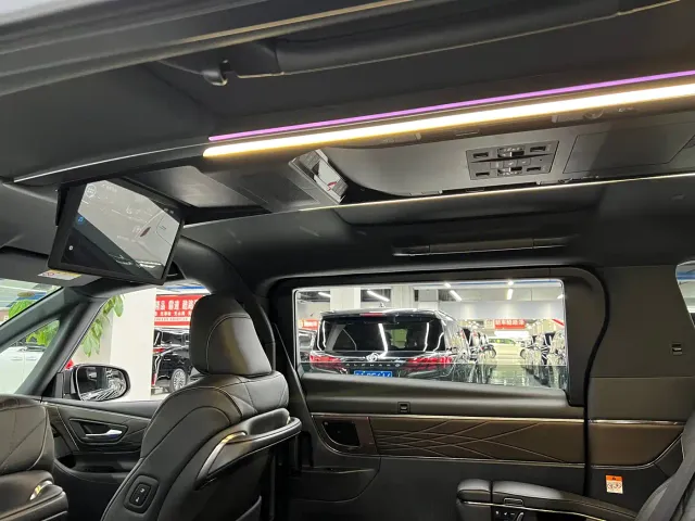 Toyota Alphard — Фото автомобиля 10