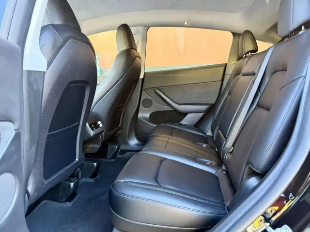 Tesla Model Y — Фото автомобиля 9