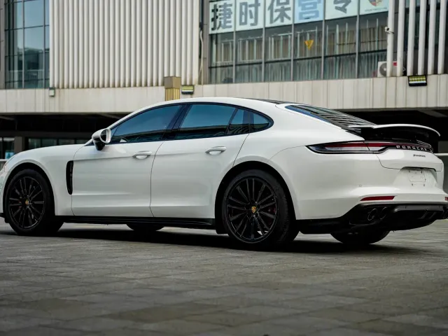 Porsche Panamera — Фото автомобиля 23