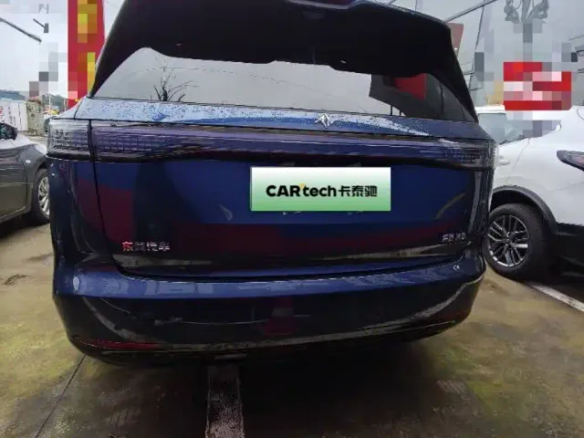 Dongfeng E8 M8 — Фото автомобиля 10