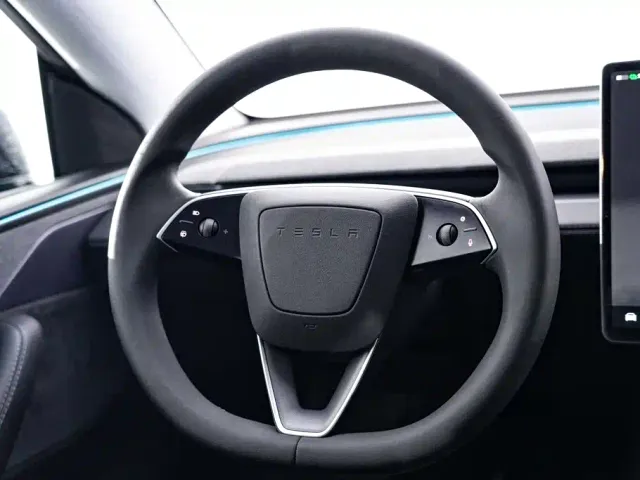 Tesla Model Y — Фото автомобиля 15