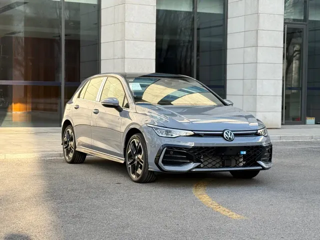 Volkswagen Golf — Фото автомобиля 3