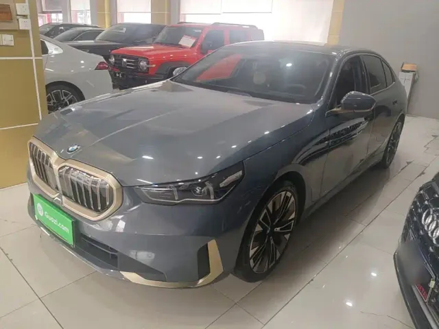 Фотография автомобиля — BMW 5 Series