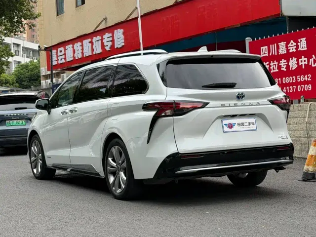 Toyota Sienna — Фото автомобиля 4