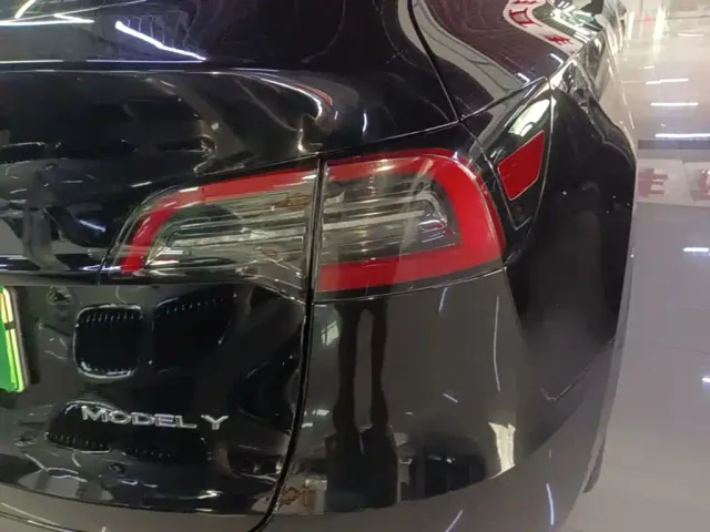 Tesla Model Y — Фото автомобиля 7