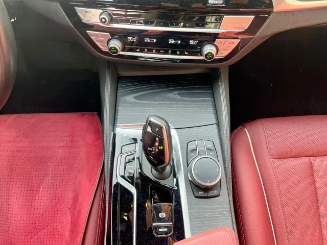 BMW 5 Series — Фото автомобиля 11
