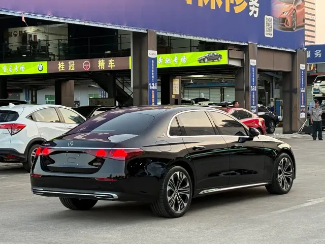 Mercedes-Benz E-Class — Фото автомобиля 18