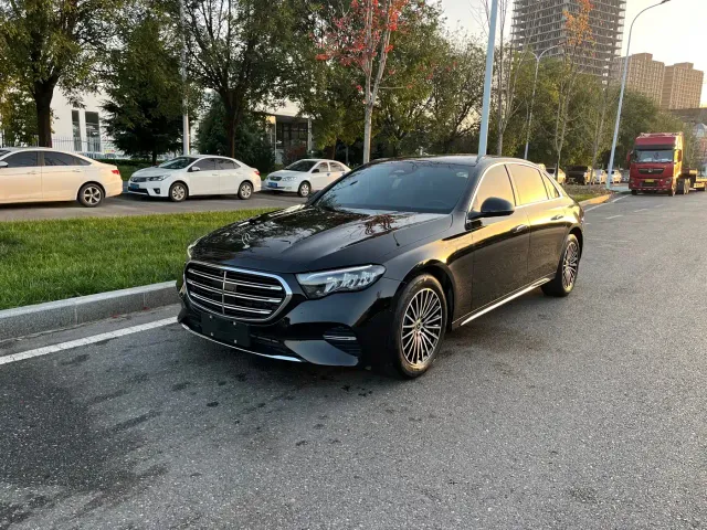 Фотография автомобиля — Mercedes-Benz E-Class
