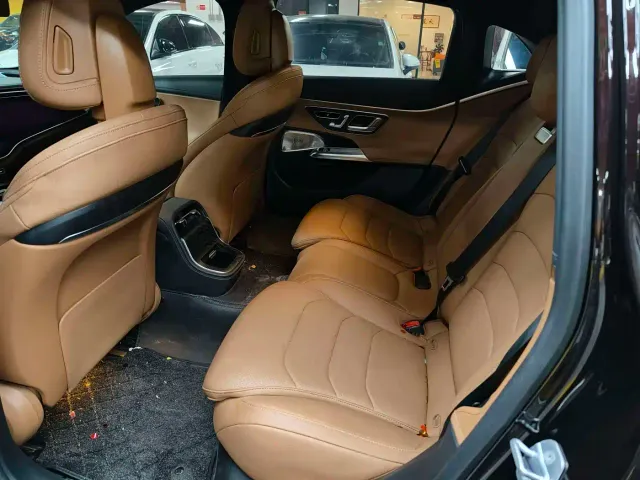Mercedes-Benz E-Class — Фото автомобиля 10
