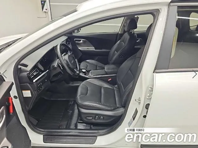 Kia Niro — Фото автомобиля 11