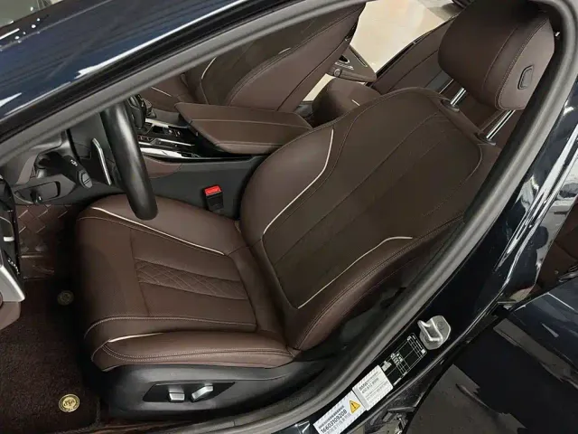 BMW 5 Series — Фото автомобиля 11