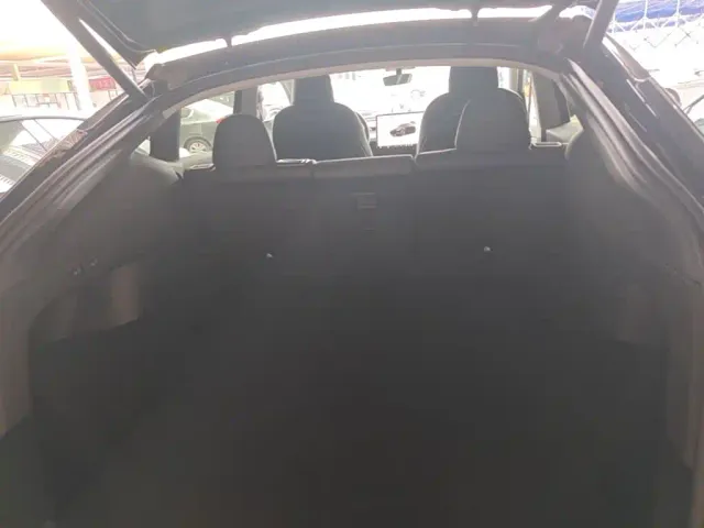 Tesla Model Y — Фото автомобиля 18