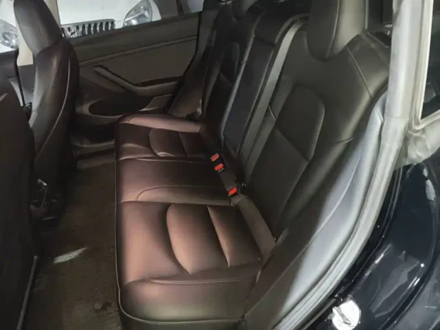 Tesla Model 3 — Фото автомобиля 16