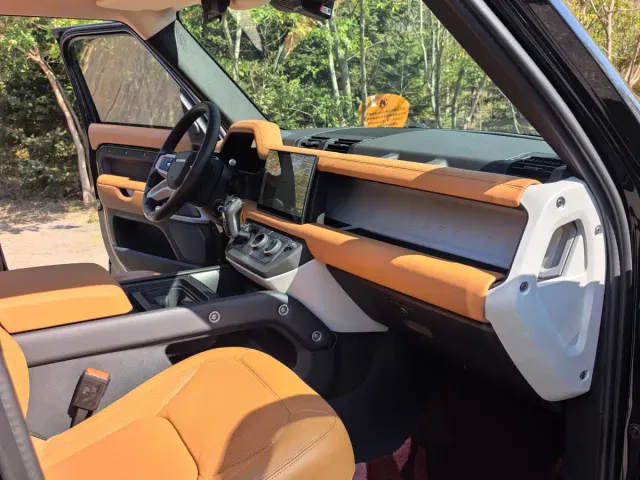 Land Rover Defender — Фото автомобиля 11